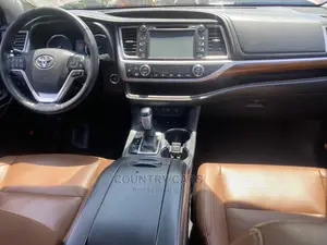 Toyota Highlander 2017 Brown