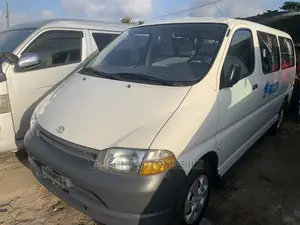 Toyota HiAce 2003 White