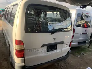 Toyota HiAce 2003 White
