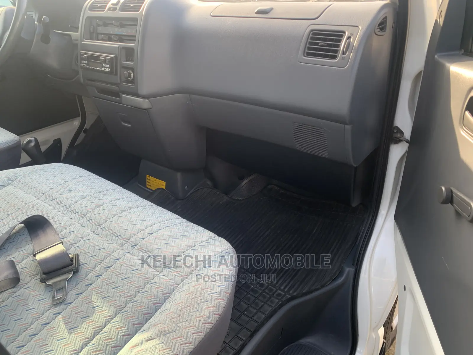Toyota HiAce 2003 White