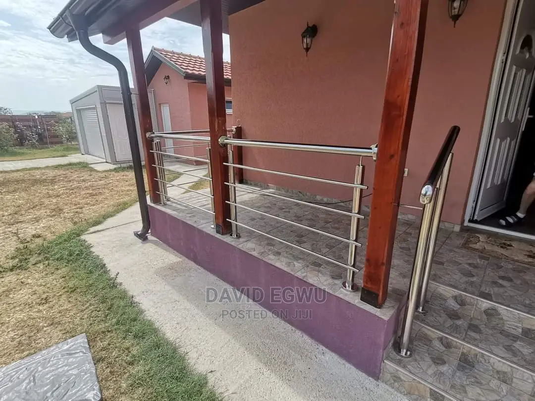 Simple Stainless Rail