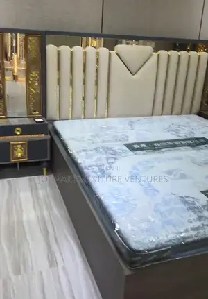 Turkey Bed With Dressing Mirror .