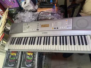 Yamaha PSR E303 Keyboard