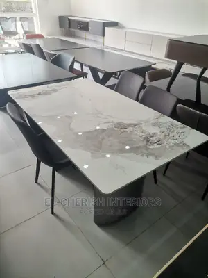 6 Seaters Splendid Dining Table