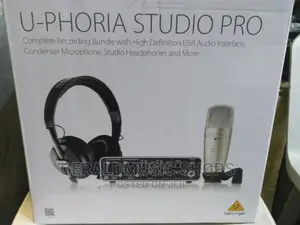 Behringer U-Phoria Studio PRO
