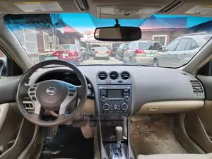 Nissan Altima 2.5 SL 2010 Gold