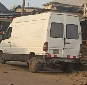 Truck Hire/Van Hire for Relocation/Logistics