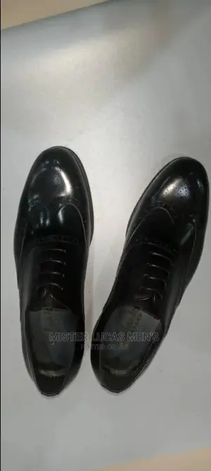 Clarks Men's Plain Black Shoes!