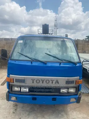 Toyota Dyna 200 - Normal Chassis - 2rz Fuel Engine