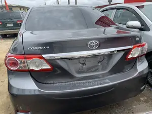 Toyota Corolla LE 4dr Sedan (1.8L 4cyl 4A) 2011 Gray