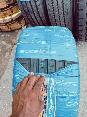 295/30r20 Accelera Tire