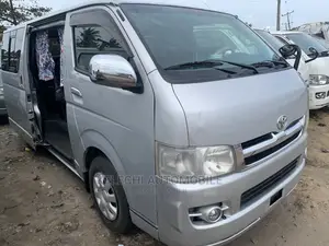 Toyota HiAce 2013 Silver