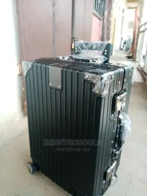 Small Cut Hand Luggage Imported Black Aluminum Traveling Box