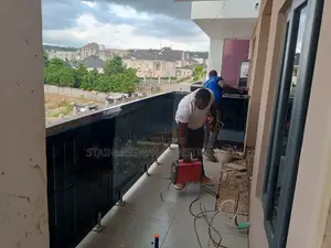 Spigot Frameless With Glass Pipe