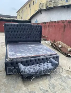 Upshotery Bedframe