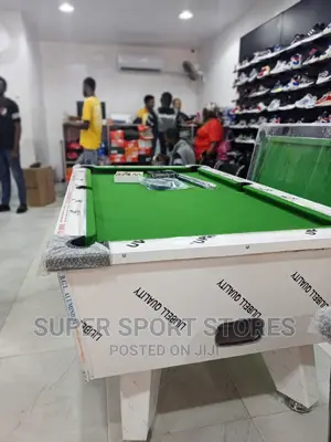 Marble and Coin Snooker With Accessories