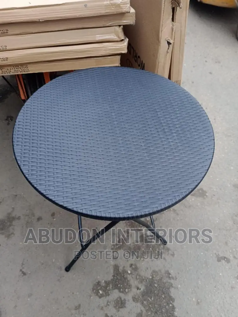 Outdoor Round Table