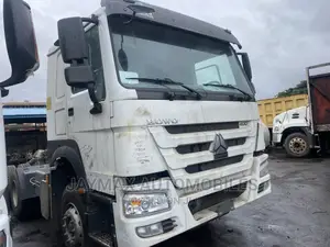 Howo Tractor Head 10tyres