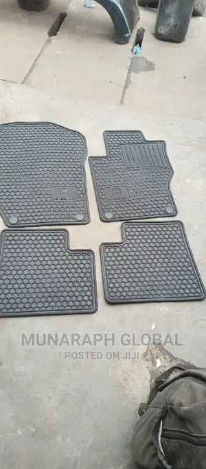 Mercedes Benz GLK 350 Foot Mat/Floor Mat.