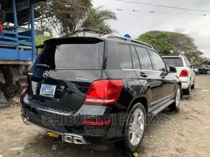 Mercedes-Benz GLK-Class Base GLK 350 4dr AWD 4MATIC (3.5L 6cyl 7A) 2015