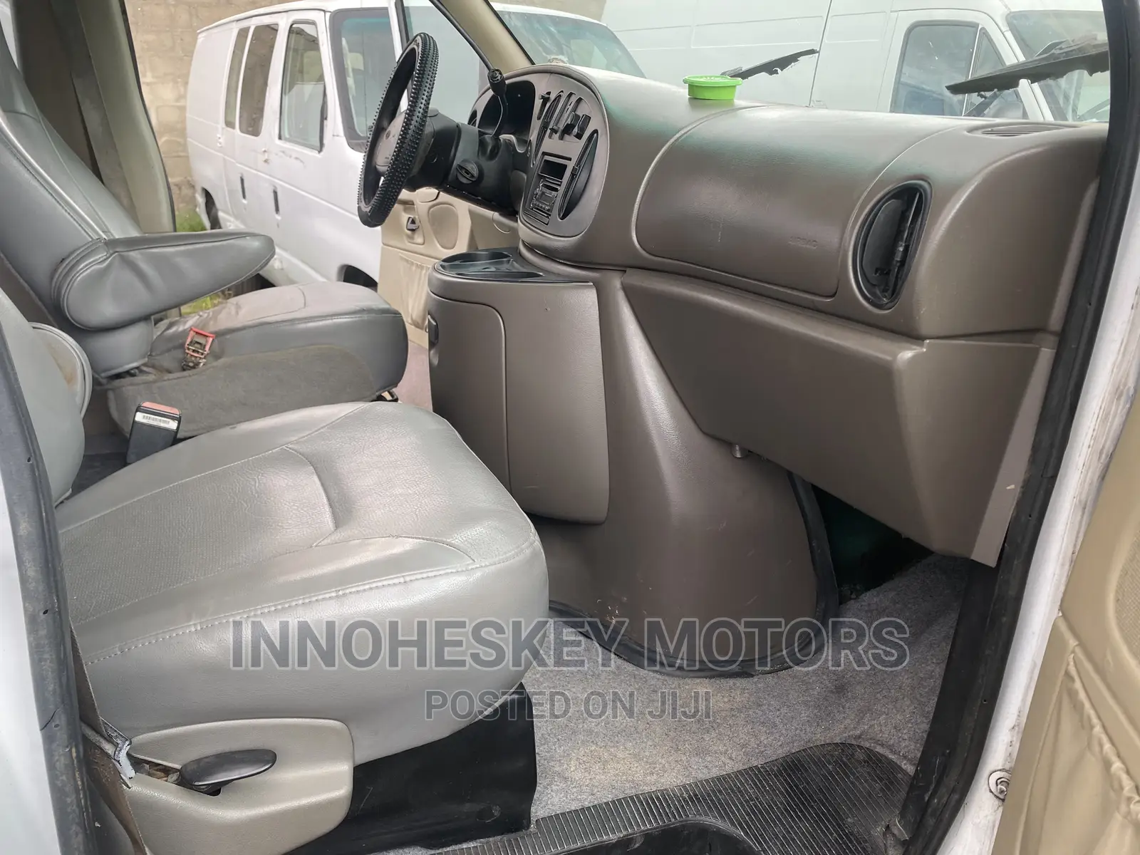 Ford E350 2006 White