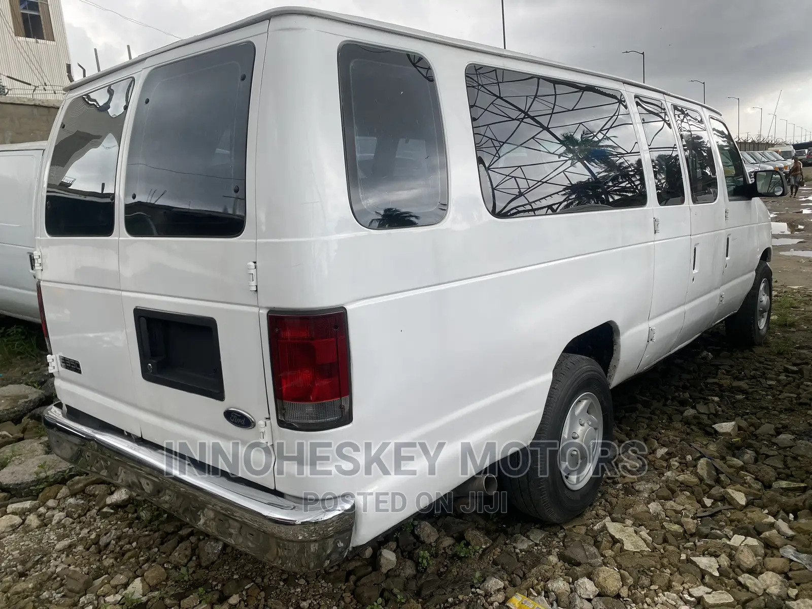 Ford E350 2006 White