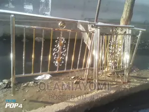 Handrails With Gold Comia