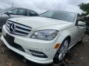 Mercedes-Benz C300 Luxury 4Matic Sedan AWD (3.0L 6cyl 7A) 2011 White