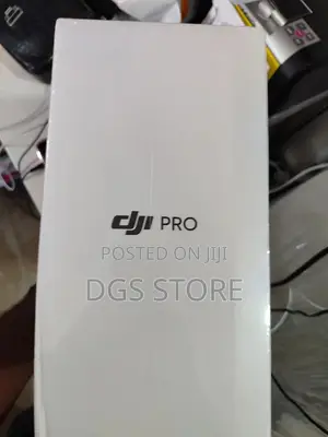 DJI RS 3 Combo Gimbal Stabilizer
