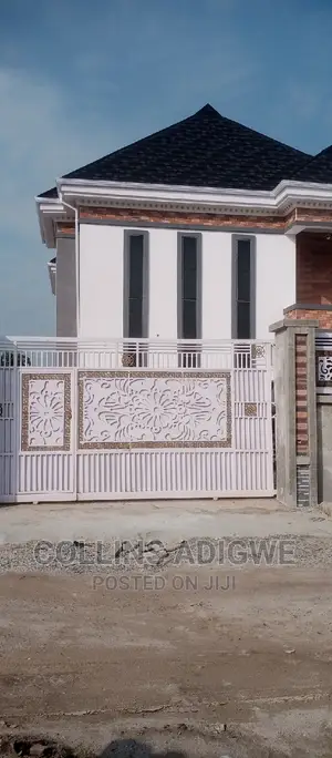 4bdrm Duplex in Meadow Estate, for sale