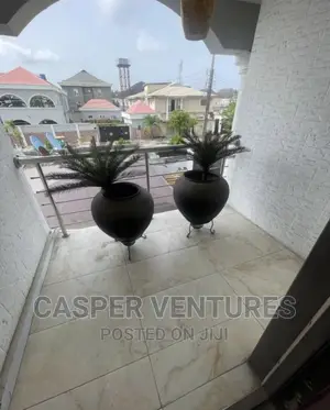 1bdrm Room & Parlour in Chevron for rent