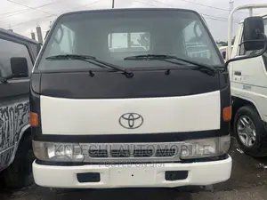 Toyota Grand HiAce 2003 White