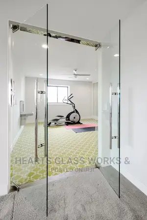 Swing Door Fabricate With 10mm Tempered Glass