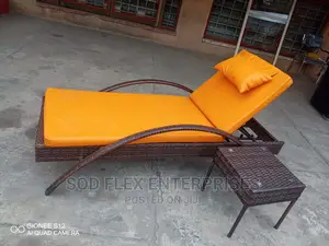 Swimming Pool Relax Bed With Table