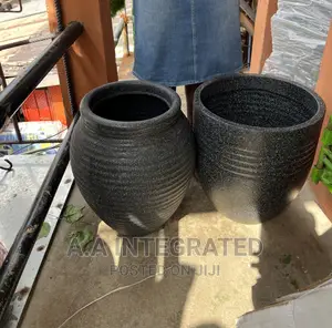 Black Flower Pots