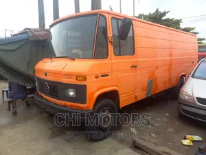 Mercedes-Benz Tourismo 2004 Orange