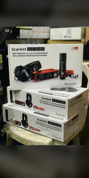 Focusrite Scarlet 2i2 Studio Recording Bundle