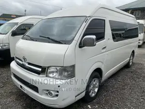 Toyota HiAce 2015 White