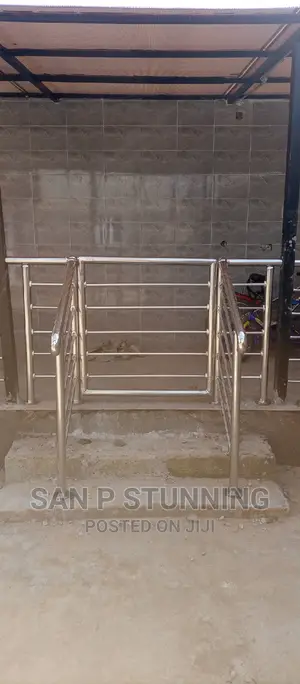 Lovely Guilded Lining Rail