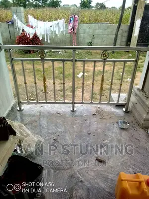 Strong Balcony Rail Design Vertical