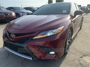 Toyota Camry SE FWD (2.5L 4cyl 8AM) 2018 Red