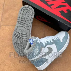 Original Air Jordan 1 Retro High Og Hyper Royal Sneakers
