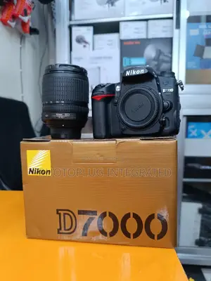 Tokunbo Nikon D7000 Camera + 18-105mm Lens