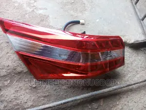 Toyota Avalon Left Rear Light 2014 Model