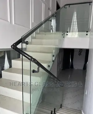10mm Tempered Clear Glass With Black Aluminum Handrail