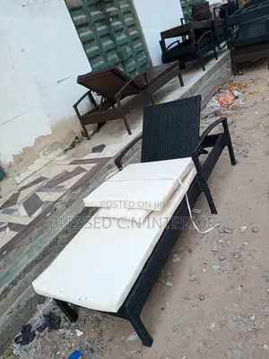 High Quality Swimming Pool Bed With Cushion