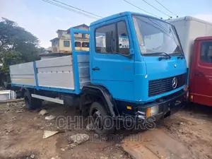 Mercedes Truck 814 4cylinder Engine Blue