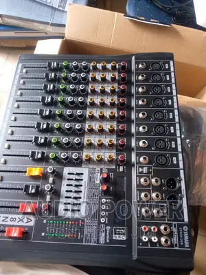 Yamaha 8 Channels Mixer
