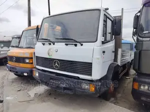 Mercedes Benz Pickup Truck 814