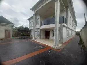 8bdrm House in Awoyaya for sale
